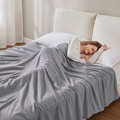 buzybe Silky Cooling Blanket | Lightweight Breathable Summer Blanket for Ultimate Comfort buzybe